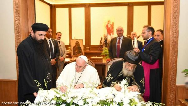 رحب عدد من المغردين على موقع التواصل الاجتماعي تويتر بالكلمات التي رددها بابا الفاتيكان

