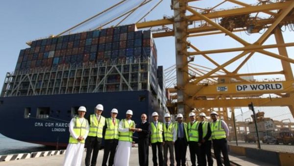 Mohammed Al Muallem, Senior Vice President and Managing Director, DP World, UAE Region, presenting the plaque to Captain Igor Sikic, Master of the ship in the presence of other DP World and CMA CGM officials at Jebel Ali Terminal 2 Mohammed Al Muallem, Senior Vice President and Managing Director, DP World, UAE Region, presenting the plaque to Captain Igor Sikic, Master of the ship in the presence of other DP World and CMA CGM officials at Jebel Ali Terminal 2