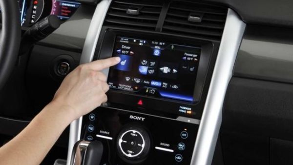 SYNC نظام الاتصال والتواصل ضمن السيارة SYNC نظام الاتصال والتواصل ضمن السيارة
