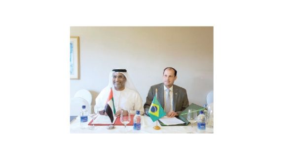سيف السويدي خلال توقيع الاتفاقية سيف السويدي خلال توقيع الاتفاقية