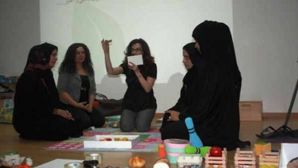 تهدف هذه المبادرة إلى تعزيز مهارات المعلمات بأساليب التعليم الأساسية مع الأطفال بمن فيهم ذوي الإعاقة تهدف هذه المبادرة إلى تعزيز مهارات المعلمات بأساليب التعليم الأساسية مع الأطفال بمن فيهم ذوي الإعاقة