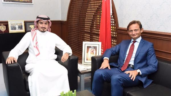 الشيخ خالد بن حمود آل خليفة وسفير جمهورية إيطاليا لدى مملكة البحرين، السيد البرتو فيتشي.