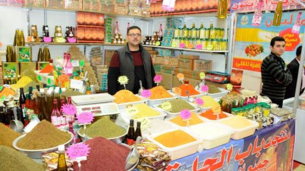 سيتمكن الزوار على مدى 9 أيام من الاطلاع والتسوق على كم هائل من المنتجات والبضائع المتنوعة من جميع أنحاء العالم. سيتمكن الزوار على مدى 9 أيام من الاطلاع والتسوق على كم هائل من المنتجات والبضائع المتنوعة من جميع أنحاء العالم.