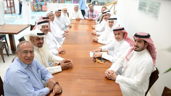 في معرض لقائه مع عدد من تجار السوق، أكد سعادة الوزير على إستمرارية مشروع تطوير سوق المنامة القديم.