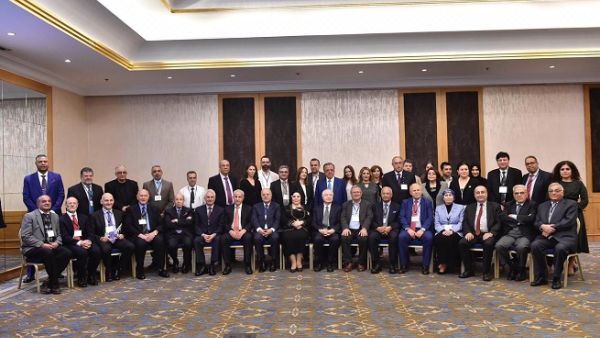 يشار إلى أن المؤتمر عقد بحضور عدد من رؤساء الجامعات والأكاديميين وخبراء التعليم من الأردن، ولبنان، وقطر، والكويت، وسوريا، والولايات المتحدة الامريكية وبريطانيا.