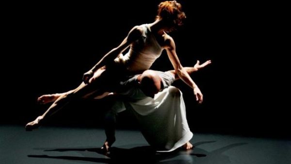 أداء ساحر للثنائي سيلفي غويليم روسيل ماليفان ضمن فعليات مهرجان أبوظبي 2011