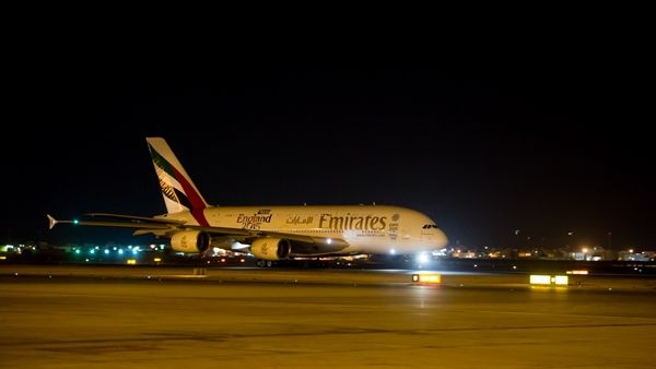 	طائرة الإمارات الإيرباص A380 تهبط الليلة الفائتة في مطار البحرين الدولي