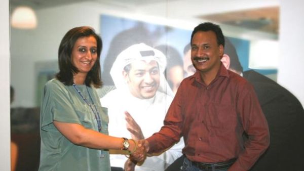Haneen Al Rumaihi, Head Of Marketing, presenting the award to the winner Anil Pillai Haneen Al Rumaihi, Head Of Marketing, presenting the award to the winner Anil Pillai