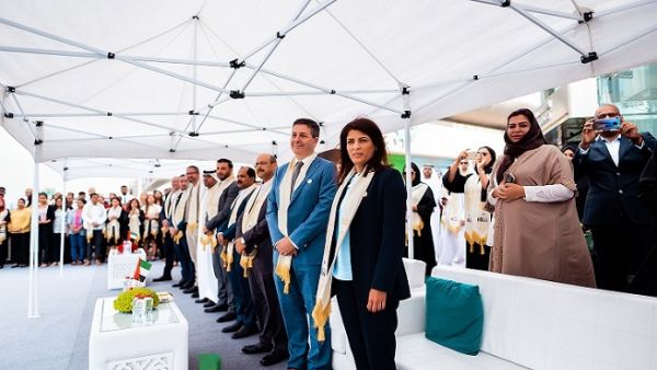 تم تزيين المدخل الرئيسي لمقر المجموعة من الخارج مع إنشاء قرية تراثية وتشغيل الموسيقى لإضفاء مزيد من البهجة على هذه الأجواء.