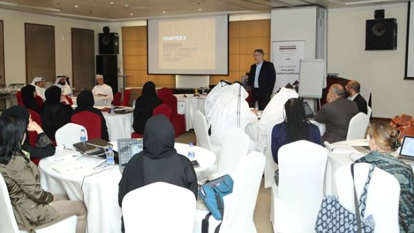 جانب من فعاليات إحدى الدورات السابقة من برنامج إعداد المستشارين المهنيين