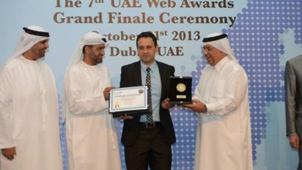 Abdulla Mahmood receiving the UAE Web Awards Abdulla Mahmood receiving the UAE Web Awards