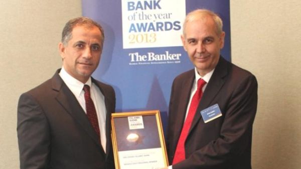Abdullah Al Shahi receiving the award Abdullah Al Shahi receiving the award
