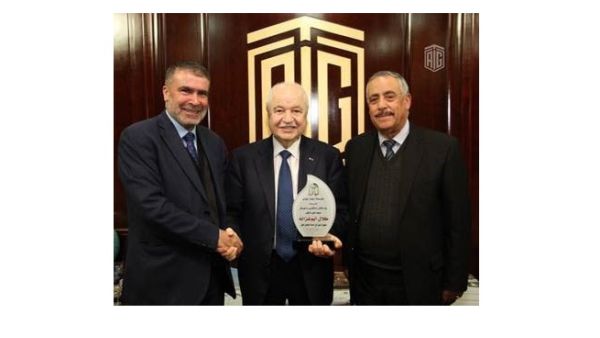 خلال إستلام الدرع