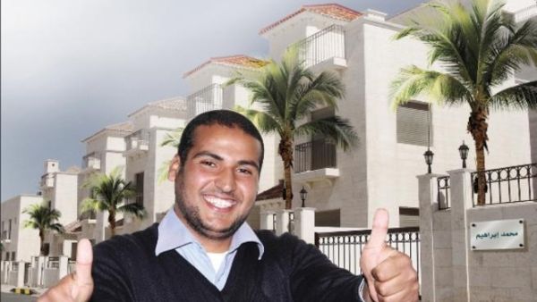 Mohammad Ali Saadawi as winner of its fourth Goushan Al Omor Greenland villa
