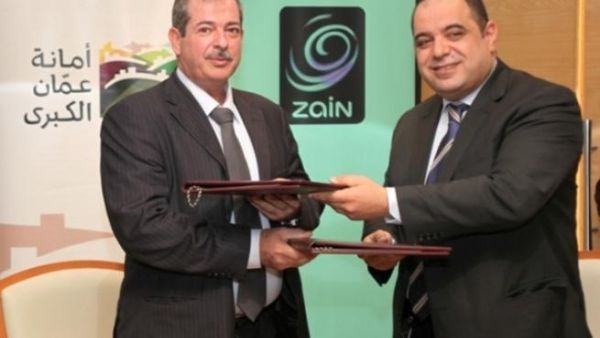 Ahmad Hanandeh, CEO Zain Jordan and Chairman of Amman Municipality Committee Engineer AbdulHaleem AlKilany signed the agreement Ahmad Hanandeh, CEO Zain Jordan and Chairman of Amman Municipality Committee Engineer AbdulHaleem AlKilany signed the agreement