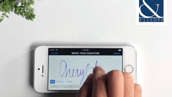 لم تعد الوثيقة بحاجة إلى الطباعة أو المسح الضوئي أو التوقيع – لذلك يمكن أن تستغرق العملية دقيقة واحدة فقط. 