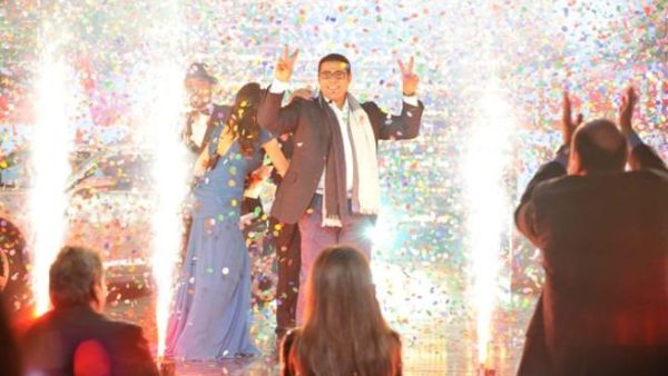 عمرو قطامش يخطف الأنظار بشعره الحلمنتيشي ويفوز باللقب