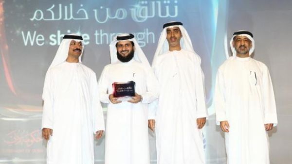 Imdaad Chief Executive Officer Mr. Jamal Abdulla Lootah receiving an appreciation award from Dubai Customs Imdaad Chief Executive Officer Mr. Jamal Abdulla Lootah receiving an appreciation award from Dubai Customs