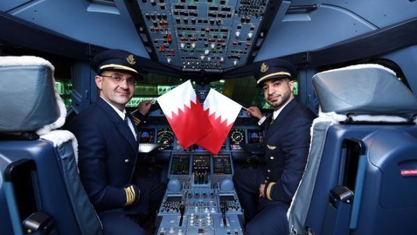 طيران الإمارات شغلت طائرة الإيرباص A380 لمرة واحدة إلى مطار البحرين الدولي احتفالاً باليوم الوطني السادس والأربعين لمملكة البحرين طيران الإمارات شغلت طائرة الإيرباص A380 لمرة واحدة إلى مطار البحرين الدولي احتفالاً باليوم الوطني السادس والأربعين لمملكة البحرين