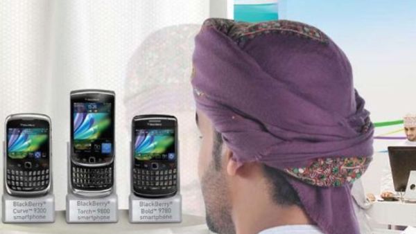 يمكن للعملاء من خلال هذا العرض المميز شراء هاتف بلاك بيري الذكي مقابل دفع مبلغ بسيط وبتكلفة شهرية مخفضة التي تمتد من عام إلى عامين واختيار الباقة المناسبة التي تتواءم مع متطلباتهم