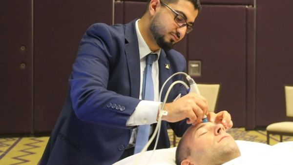 من خلال إطلالات ريسنيس سبا الساحرة يستطيع الزوار تجربة الجهاز الجديد الذي يتناسب مع جميع أنواع البشرة حتى الشديدة الحساسية وقدرته على تجديد الخلايا وترطيب الجلد وتقشيره. 