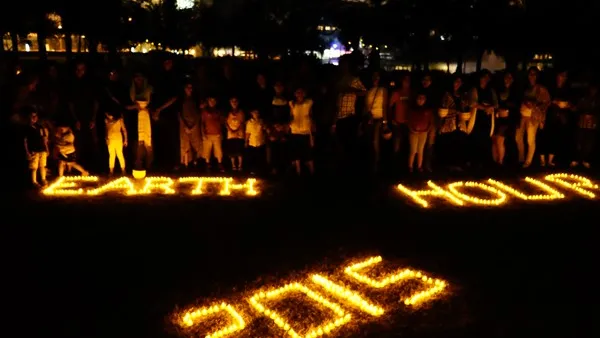 كانون تشارك في ساعة الأرض