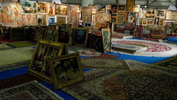 المعرض يضم نحو 170 ألف قطعة سجاد يدوية الصنع 