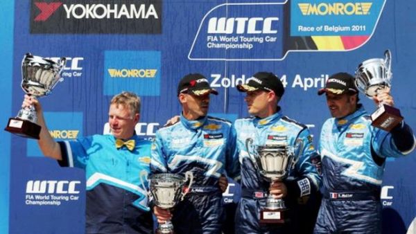 Chevrolet Cruze winning team on podium in one of the previous races in 2011
