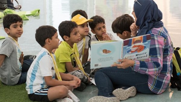 مشاركة الأطفال في مخيم شتوي سابق في المدينة التعليمية، نظمه التعليم ما قبل الجامعي بمؤسسة قطر.