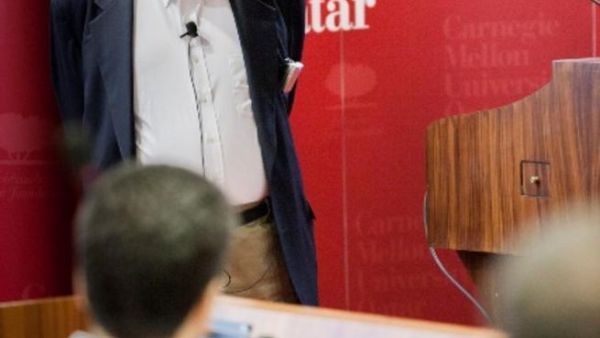 أستاذ الخدمة المميزة وعضو الزمالة التقنية في مايكروسوفت للأبحاث السيد تشاك ثاكر أستاذ الخدمة المميزة وعضو الزمالة التقنية في مايكروسوفت للأبحاث السيد تشاك ثاكر