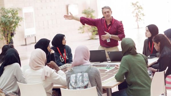 وفرت هذه الفعالية للطلاب فرصة الاطلاع على مجالات دراسة إدارة الأعمال والعلوم والتكنولوجيا في الجامعة.