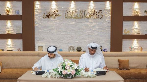 The new agreement was signed by His Excellency (H.E.) Ali Eissa Al Nuaimi, Director General, DED-Ajman and H.E. Yafea Eid Al Faraj, Director General, Department of Land and Real Estate Regulation. The new agreement was signed by His Excellency (H.E.) Ali Eissa Al Nuaimi, Director General, DED-Ajman and H.E. Yafea Eid Al Faraj, Director General, Department of Land and Real Estate Regulation.
