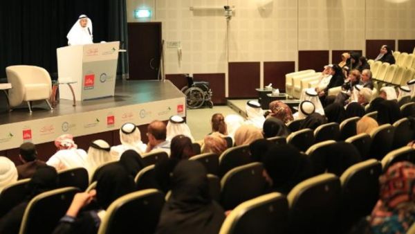 الشيخ الدكتور أحمد بن عبدالعزيز الحداد كبير مفتين، مدير إدارة الإفتاء دائرة الشؤون الإسلامية والعمل الخيري