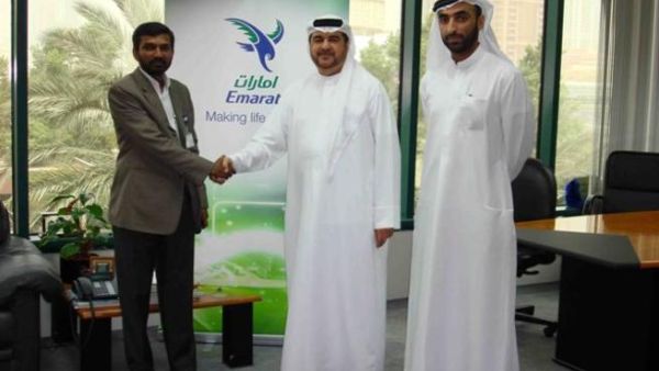 Abdulrahman Qassim Al Ali after the signing of the agreement with Anwar Talkadour in presence of Dhahi Al Muheiri