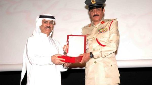 Major General Khamis Matar Al Mazina, deputy director of Dubai police honoring Hussain Kazim, Manager Corporate Communications at Emarat