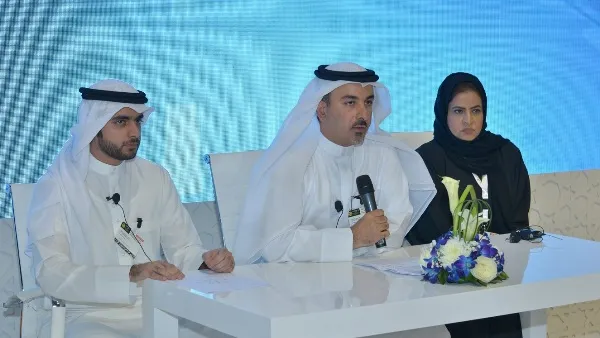 بطي الجميري وابتسام بن بليلة وعبدالعزيز البلوشي خلال المؤتمر الصحفي لجمارك دبي