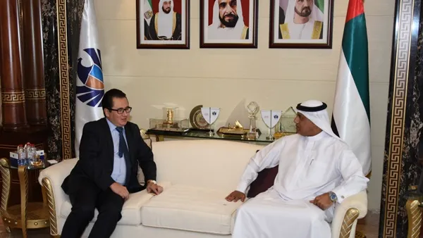 	أحمد محبوب مصبح خلال استقباله أرمان إيساغالييف القنصل العام لجمهورية كازاخستان بدبي، بحضور فيصل لطفي