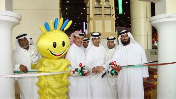 سعادة خالد المدفع أثناء افتتاح جناح "صيف بلادي" في عالم مدهش 