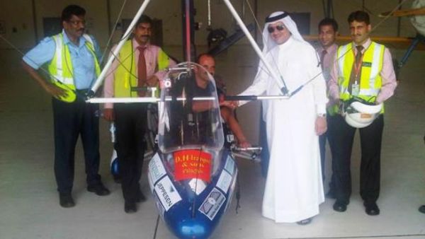 الطيار البريطاني المشلول، دايف سايكس، يهبط بطائرته في مطار البطين للطيران الخاص الطيار البريطاني المشلول، دايف سايكس، يهبط بطائرته في مطار البطين للطيران الخاص