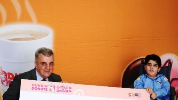 David Rodgers, General Manager of Dunkin’ Donuts, presenting a cheque to Sharjah charity David Rodgers, General Manager of Dunkin’ Donuts, presenting a cheque to Sharjah charity