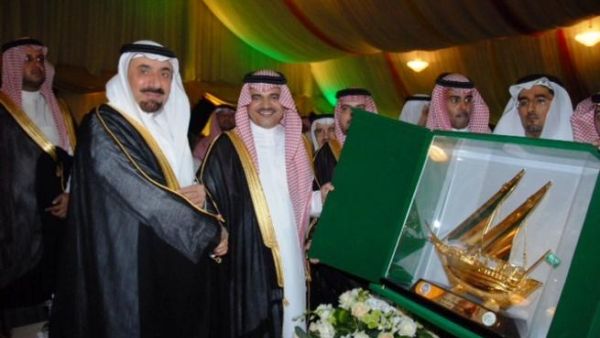 الأمير جلوي بن عبد العزيز بن مساعد، نائب أمير المنطقة الشرقية، خلال افتتاح مهرجان صيف الشرقية الأمير جلوي بن عبد العزيز بن مساعد، نائب أمير المنطقة الشرقية، خلال افتتاح مهرجان صيف الشرقية
