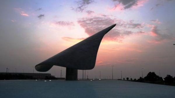 مطار العين الدولي