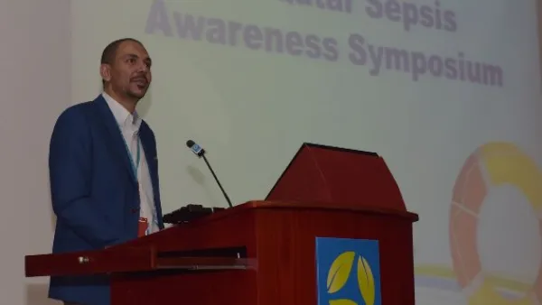 الدكتورأحمد لبيب، استشاري أول في العناية المركزة والتخدير ورئيس مجموعة عمل برنامج الإنتان بمؤسسة حمد الطبية بوحدة العناية المركزة بمستشفى حمد العام