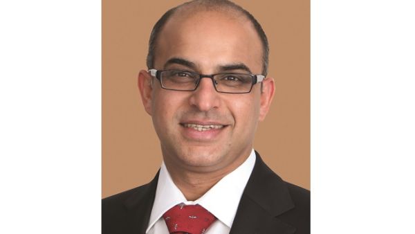 Dr. Avinash Gurbaxani, Consultant Ophthalmic Surgeon in Uveitis and Medical Retinal Diseases and Cataract Surgery at Moorfields Dubai
