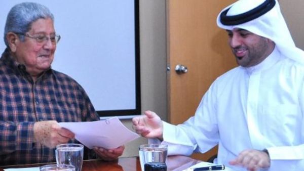 الدكتور محمد عمر حفني رئيس جامعة دبي والسيد طارق النجار مدير تطوير الأعمال بمبادرة انتربرنيرز اوف ارابيا الدكتور محمد عمر حفني رئيس جامعة دبي والسيد طارق النجار مدير تطوير الأعمال بمبادرة انتربرنيرز اوف ارابيا