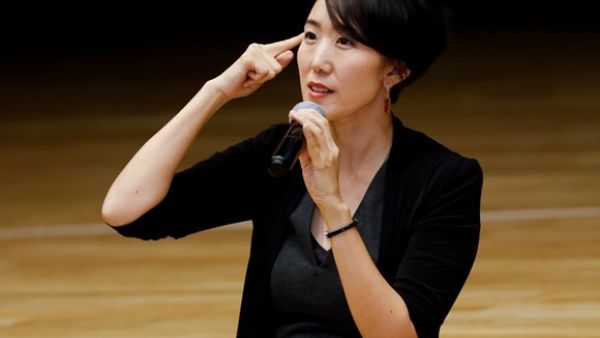 Dr Yuhyun Park discusses digital citizenship and its potential dangers with students Dr Yuhyun Park discusses digital citizenship and its potential dangers with students