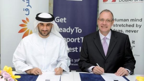 Abdul Baset, Chief Executive Officer of Dubai SME and Douglas Beckett, Head of Retail Banking Group at Mashreq during the signing Abdul Baset, Chief Executive Officer of Dubai SME and Douglas Beckett, Head of Retail Banking Group at Mashreq during the signing