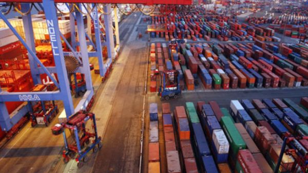 Statistics released showed a significant rise of 16 percent in the weight of the exchanged goods in Dubai up to 11.92 million tonnes from January to March this year 