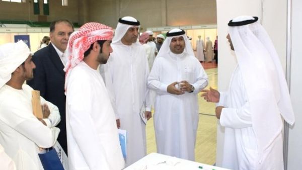 خلال المعرض
