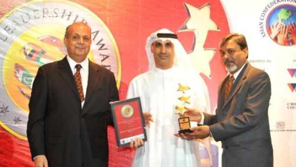 Khalid Hadi, Director of Brand and Corporate Communications of ENOC receives the Asia Leadership Award for ‘Best Corporate Social Responsibility Practice’ from the organizers